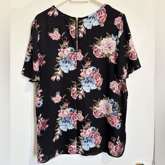 🎉4/30$🎉 Ardene Black and Pink Floral Short Sleeve Blouse PTP 23 in🌸 - Picture 4 of 4